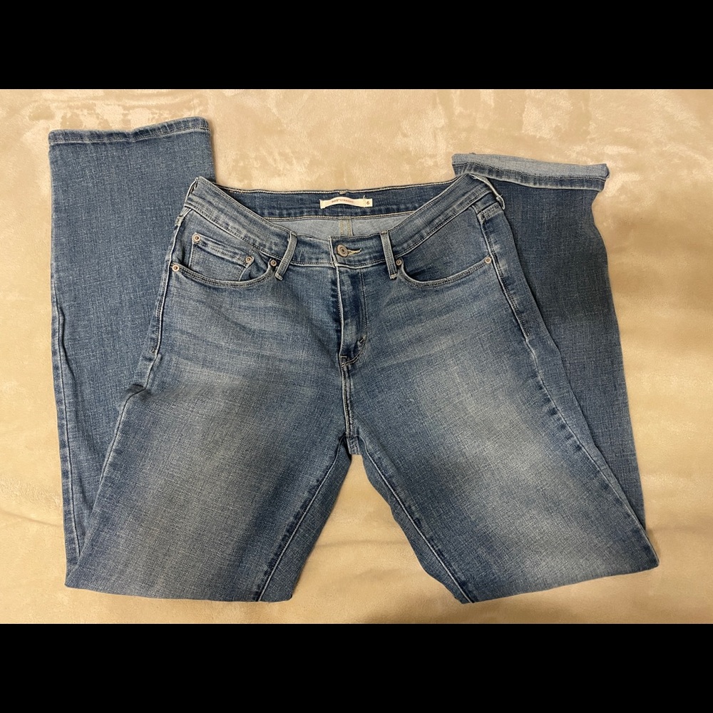 Women's Levi Classic Straight Jeans Size 6 / 30inch Inseam